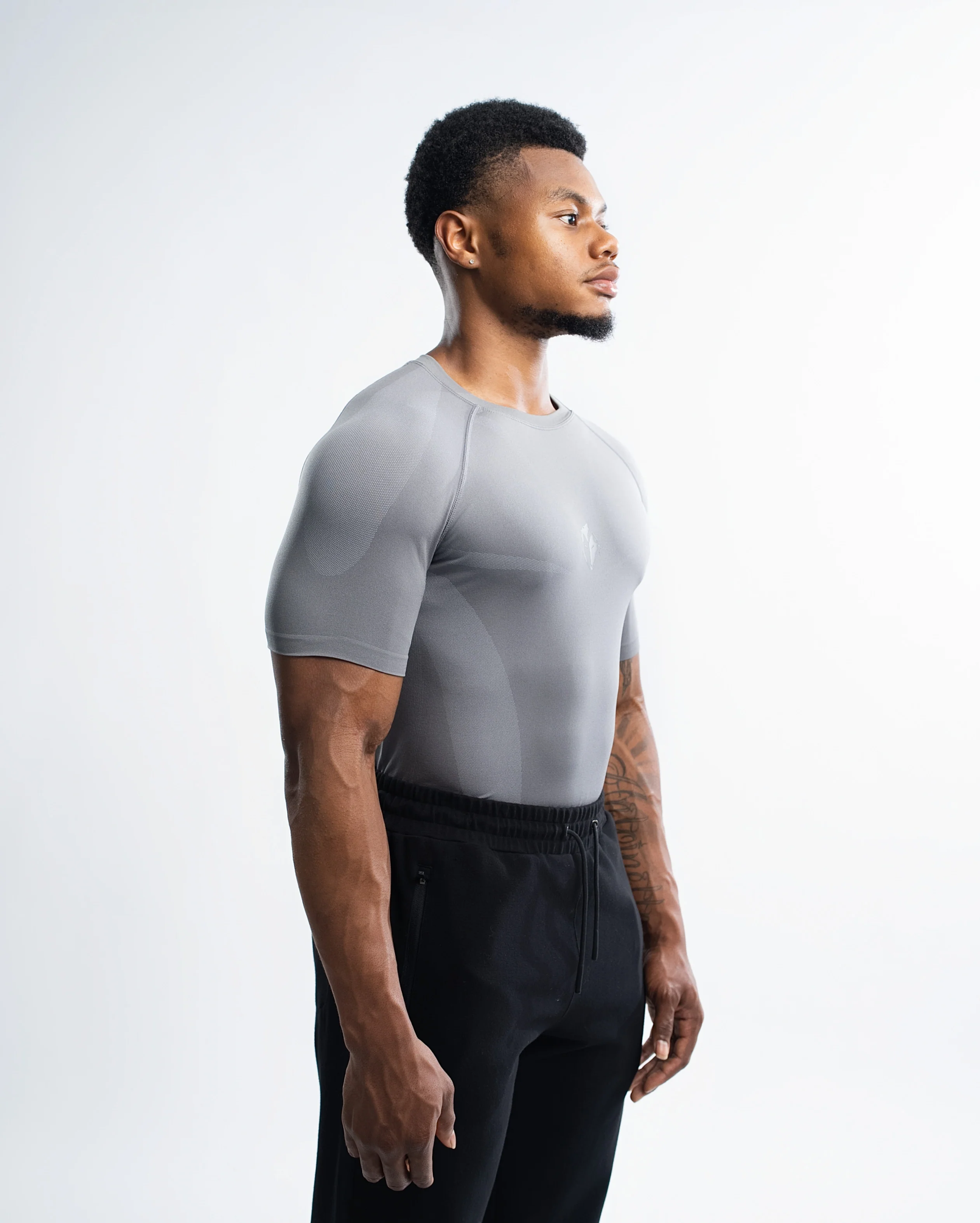 CLEARANCE EVO Men's Seamless Compression Shirt - Image 9